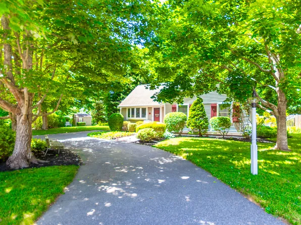 43 Ships Lantern Drive, Mashpee, MA 02649