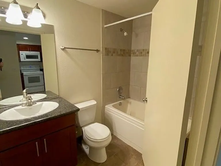 6th Ave Apartments — Photo 35