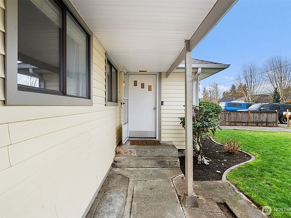 3rd image of 1708 6th Ave SW