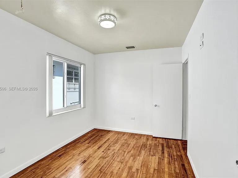 2420 SW 16th St — Photo 25