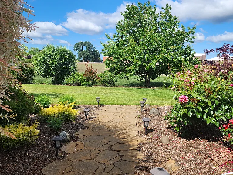 7995 Hazelgreen Rd NE — Photo 32