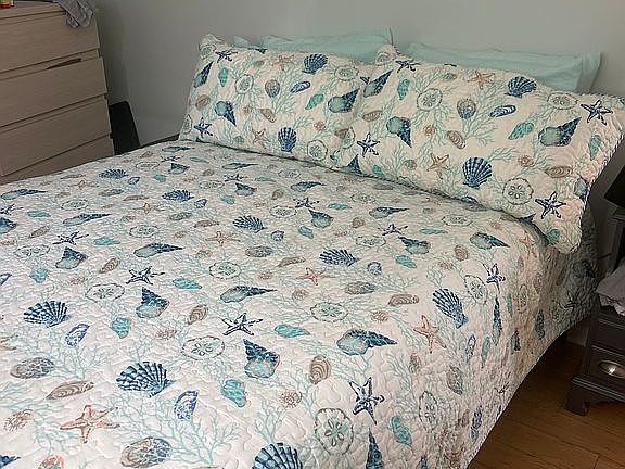 Queen bedroom