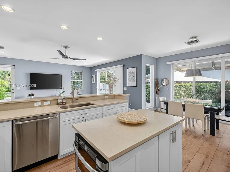 608 SW 15th St — Photo 24