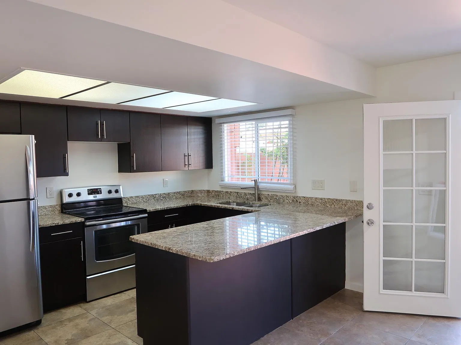 3 bed, 2.5 bath, 1496 sqft, $2,295 — Photo 2