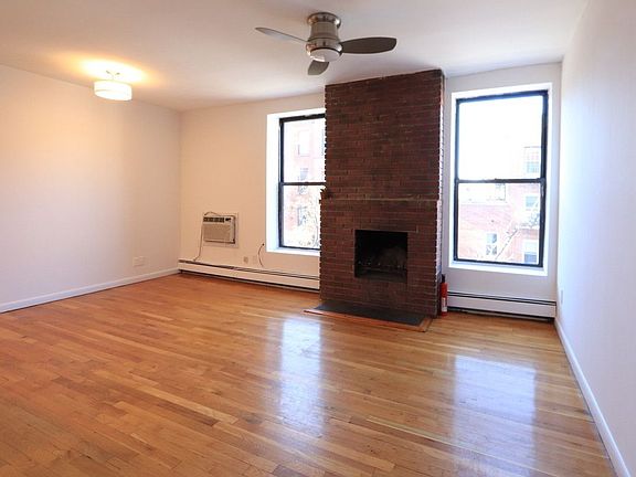 2nd image of 211 Sackett St APT 4E