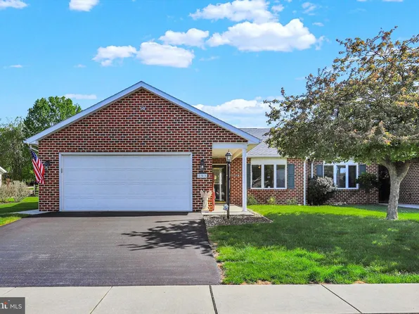 253 Phoenix Dr, Chambersburg, PA 17201