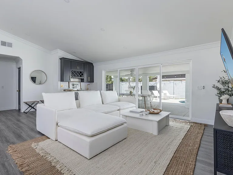8702 E Clarendon Ave — Photo 27