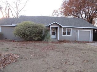 1802 S 15th St, Chickasha, OK 73018