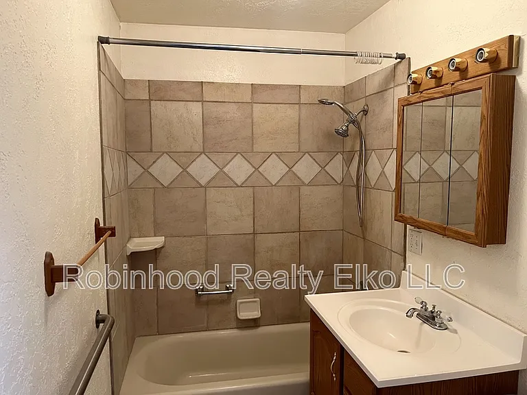 641 Cedar St — Photo 16
