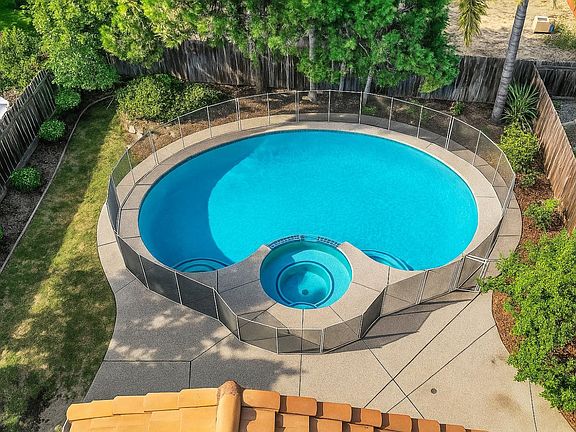 3rd image of 178 Suncrest Way