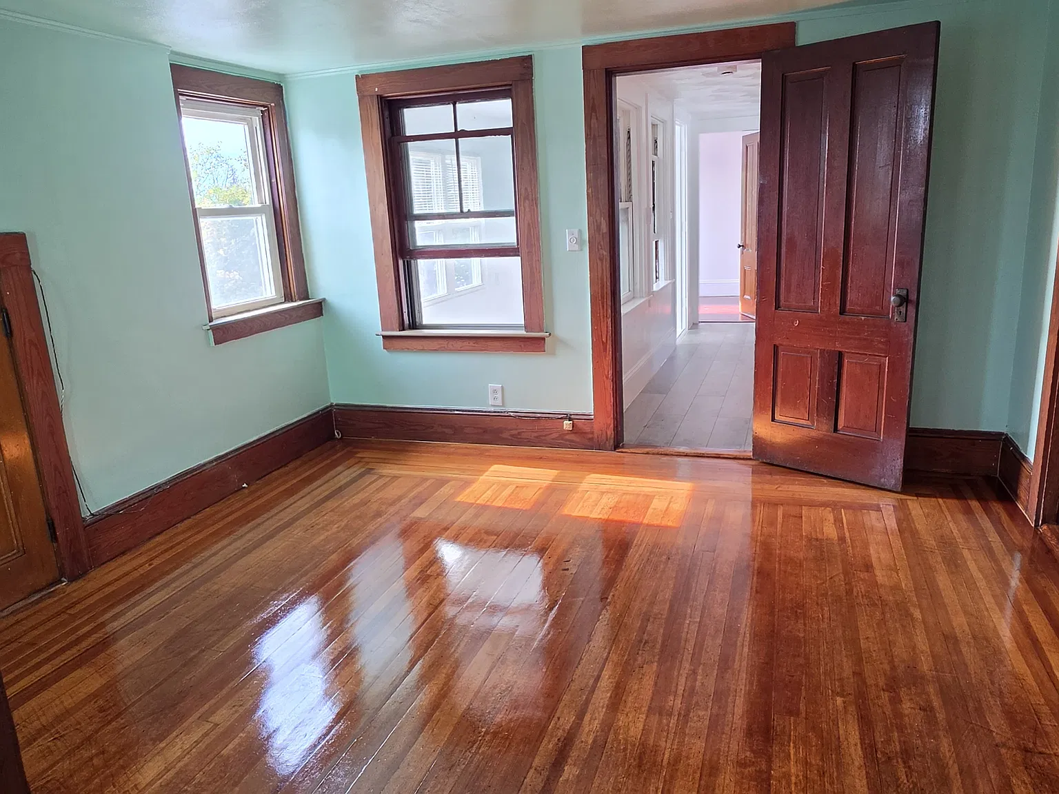 3 bed, 1100 sqft, $2,300 — Photo 4