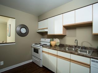 962 Cypress Point Dr APT E126, Crown Point, IN 46307