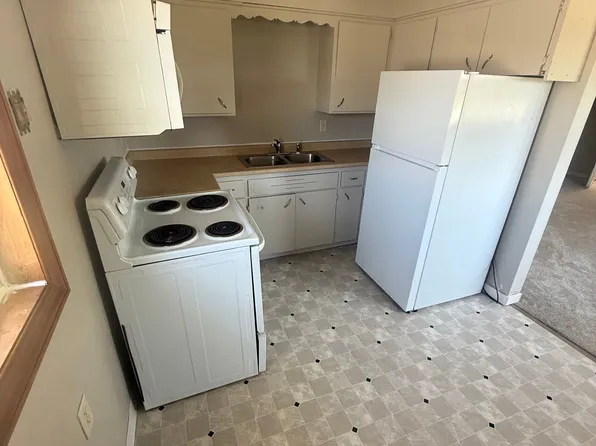 921 19th St S APT 4, Moorhead, MN 56560