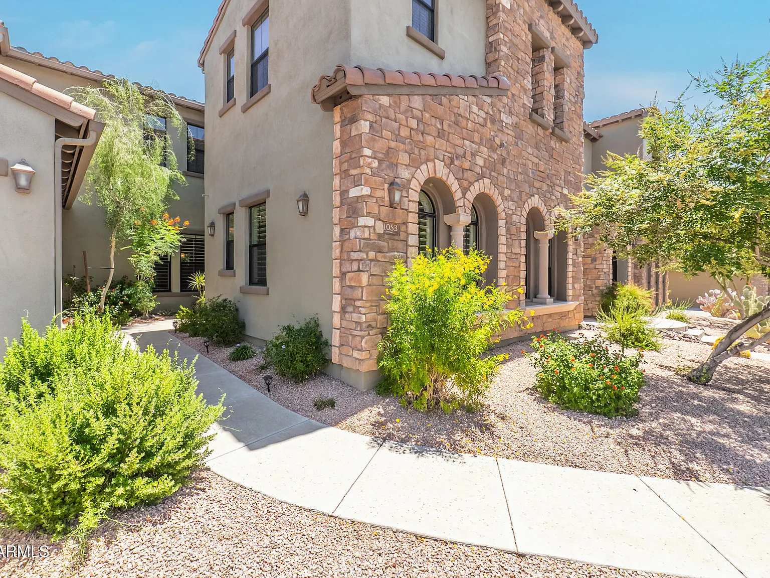 3 bed, 2.0 bath, 1715 sqft, $3,000 — Photo 4
