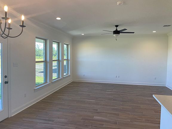 3rd image of 431 Rue Evangeline