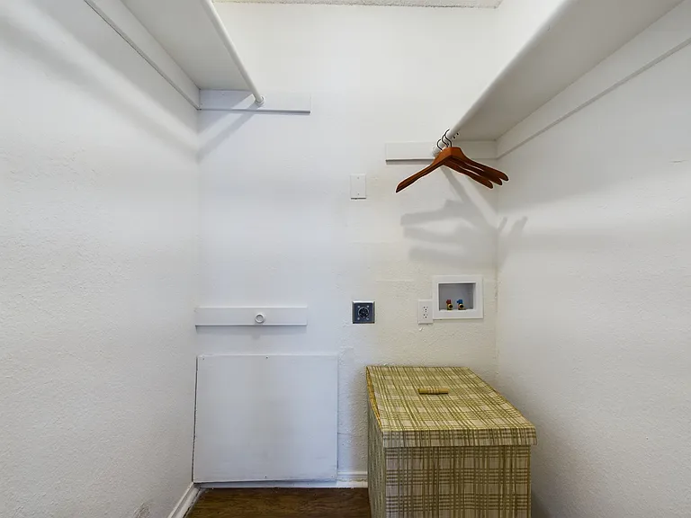 Raintree Apartments — Photo 25