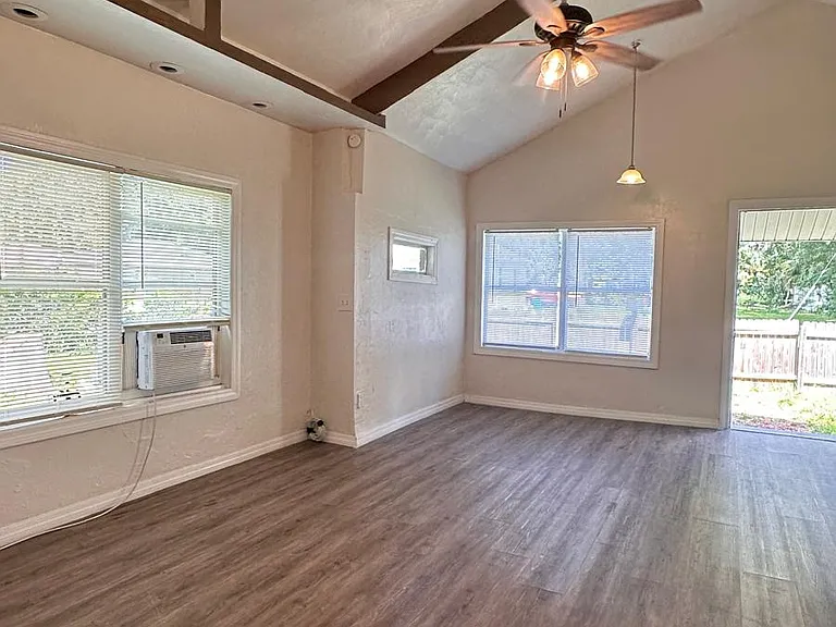 865 Winchester St — Photo 6