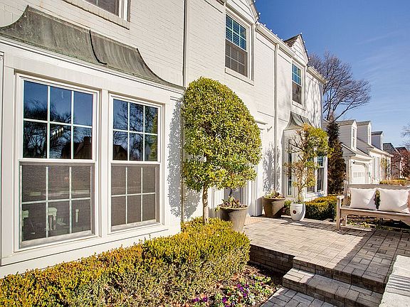 3rd image of 1322 Indian Dr