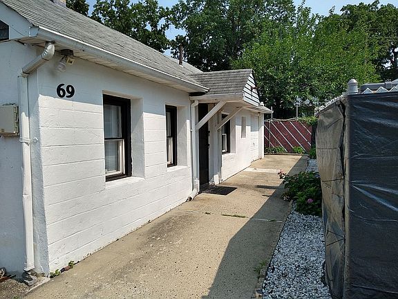 5th image of 69 Monroe St