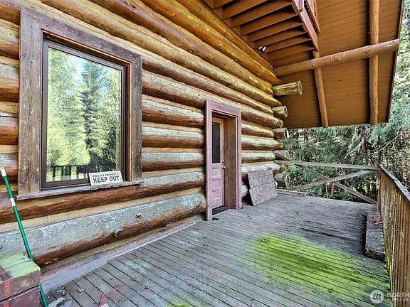 5th image of 1755 Nellita Road NW