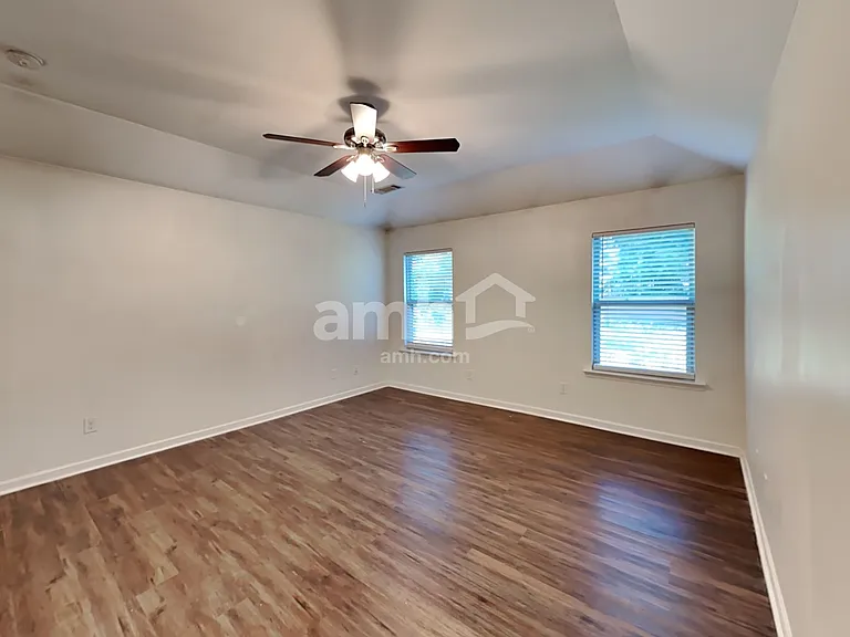 138 Ellen Glen Way — Photo 10