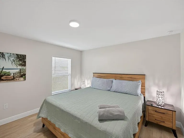 12114 Clarendon Ave — Photo 22