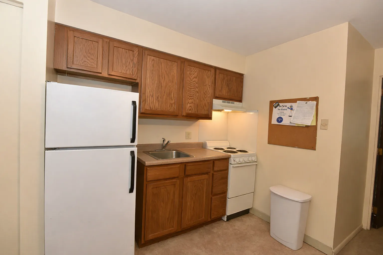 808 E Hunter — Photo 3