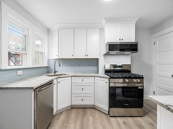 4th image of 37 Richardson Ave #37A