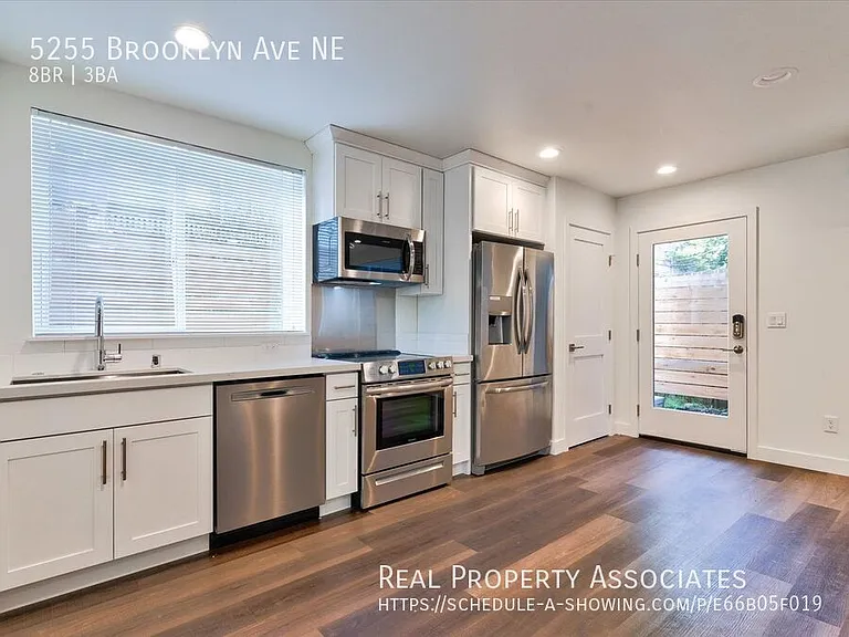 5255 Brooklyn Ave NE — Photo 8