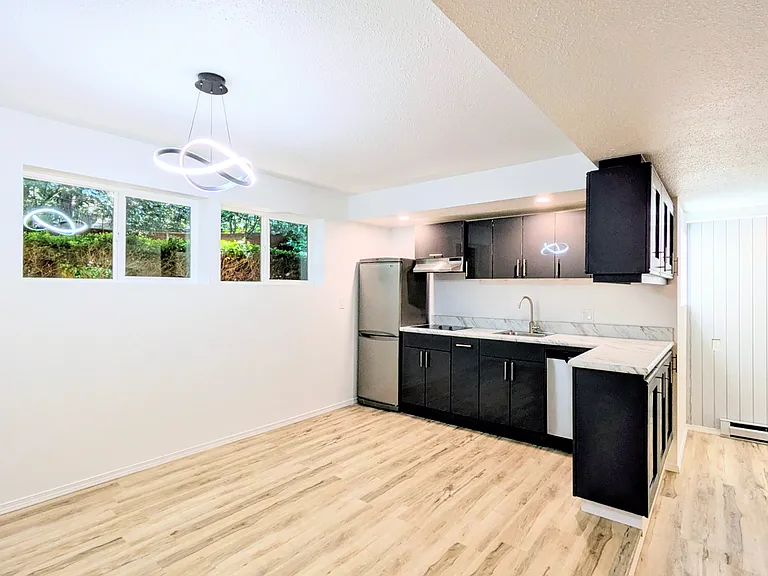 Entertaining kitchen with range, fridge, dishwasher