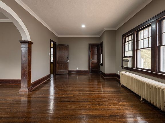 3rd image of 1917 Newton Ave N #2