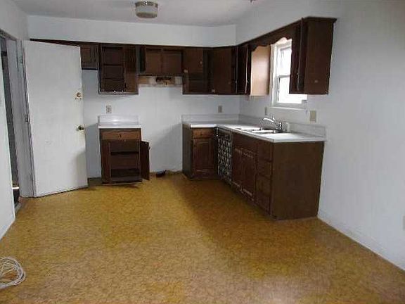 2nd image of 2929 Dubois Pl