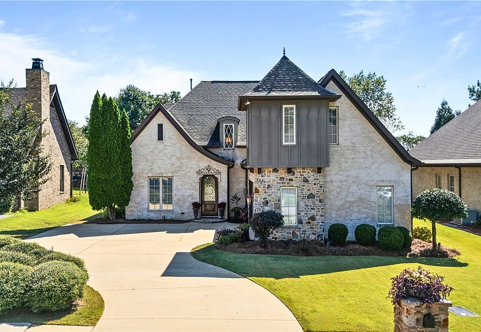 1st image of 755 Oakdale Dr