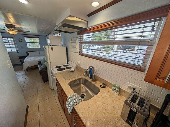5th image of 729 Myrtle Ave #1/4