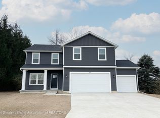557 W Wildwood Dr, Owosso, MI 48867