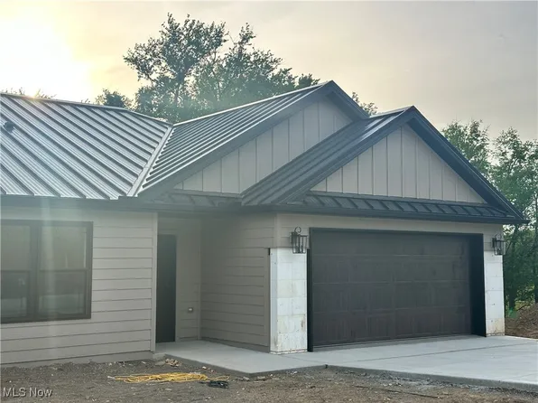 1022 Willow Dr, Millersburg, OH 44654