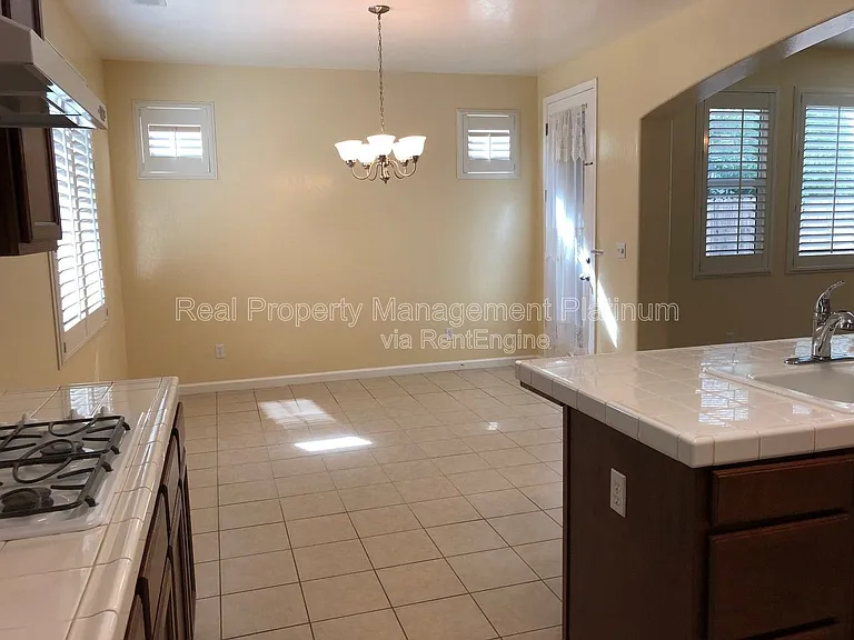 4437 W Pinsapo Dr — Photo 10