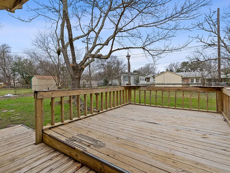 7704 Delafield Ln — Photo 4