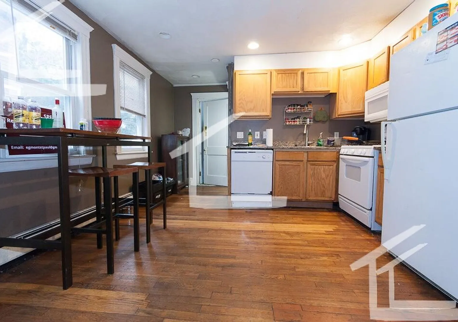 Charming 5 Bedroom-No Broker Fee — Photo 4