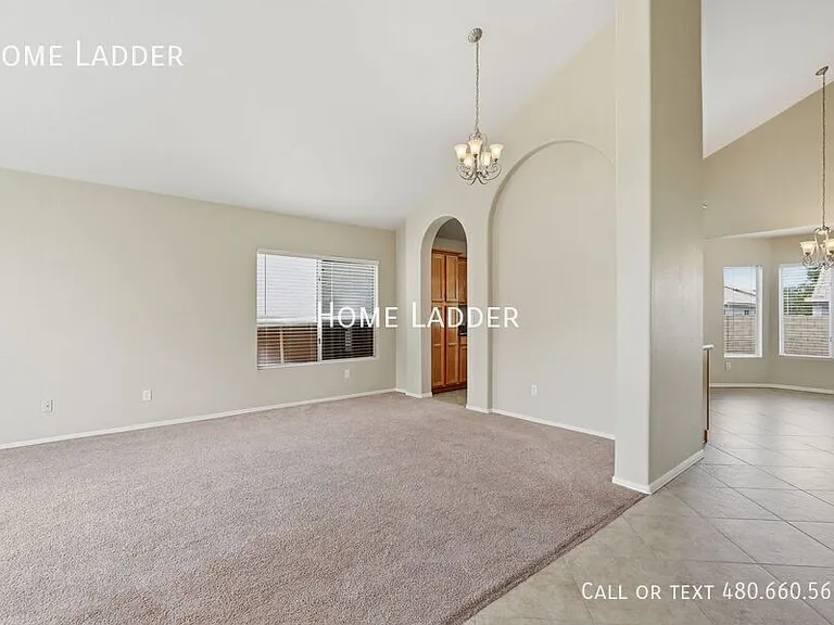 599 W Country Estates Ave — Photo 2
