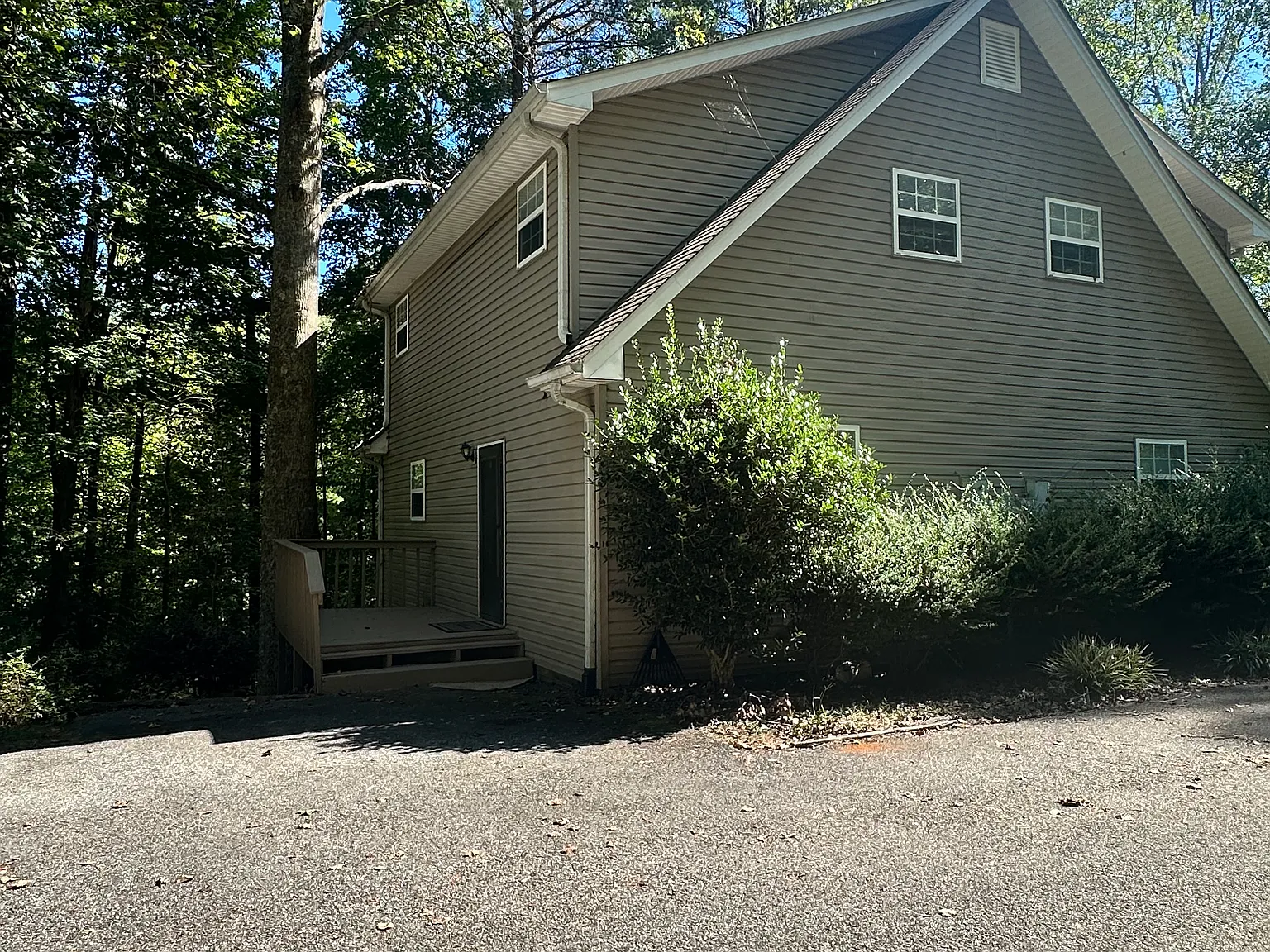 2 bed, 1.5 bath, 1200 sqft, $1,400 — Photo 1