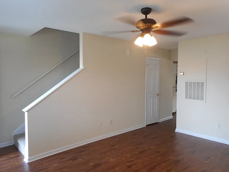 1116 Camden Ave — Photo 3