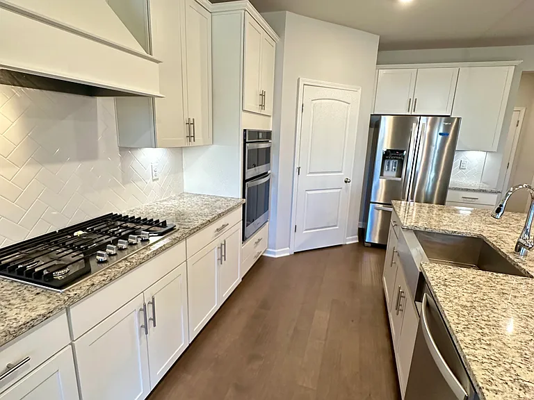 304 Greymoor Ln — Photo 6