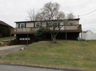 105 Eddy St, Olyphant, PA 18447