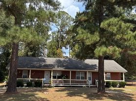 129 Basin Dr, Cheraw, SC