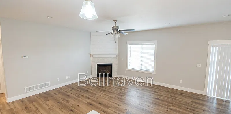 4 bed, 3.0 bath, 3160 sqft, $2,350 — Photo 2