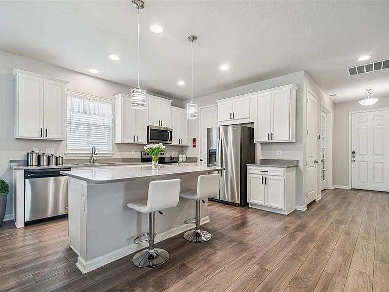 11514 Cedar Valley Dr — Photo 2