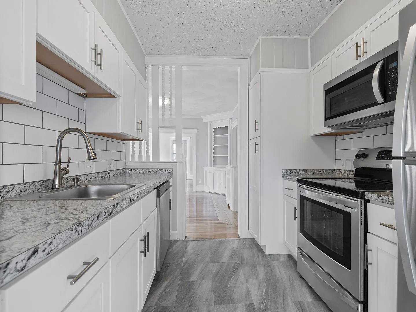 6/1/27 No Fee! Huge 7BR/2BA near Tufts, Green Line! — Photo 4