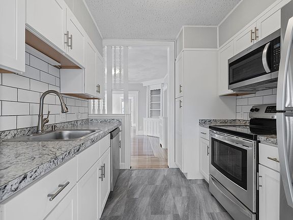 4th image of 14 Windsor Rd #A