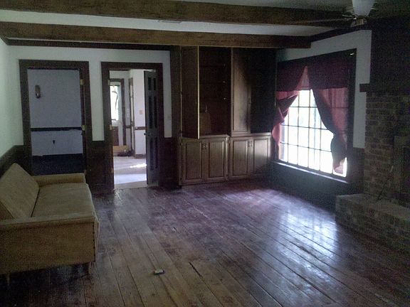 Great Room w/fireplace